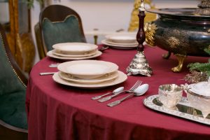 Art. History. Experience. – Eleganță și rafinament în locație filmări București de epocă